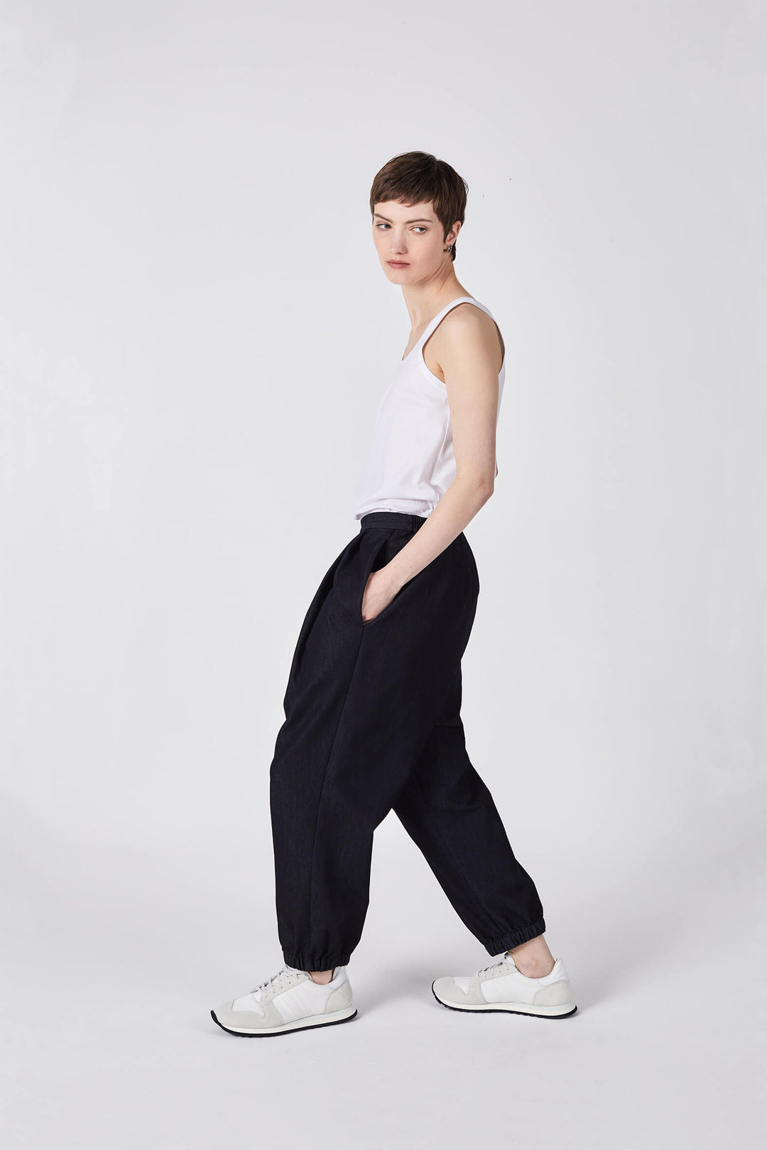 modern baggy Japanese inspired hakama pant in navy denim for relaxed dressing